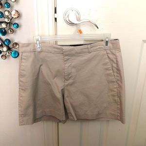 Banana Republic Women’s Khaki shorts size 4